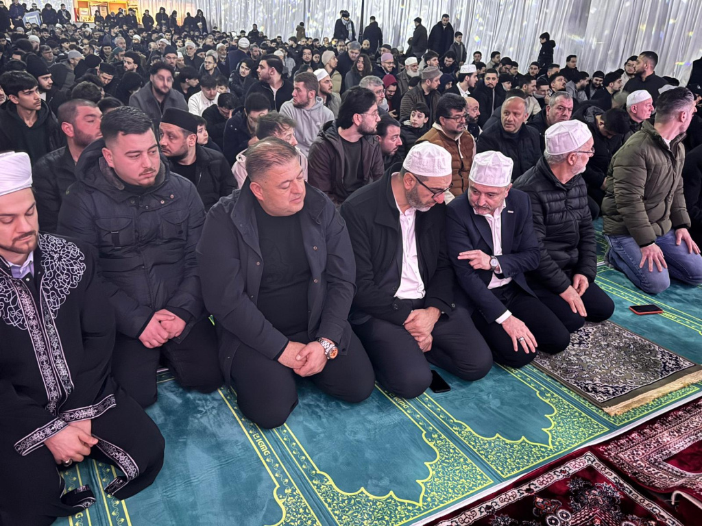 BİF Gençlik Teşkilatı’ndan 1500 Kişilik Cemaatle Sabah Namazı Buluşması